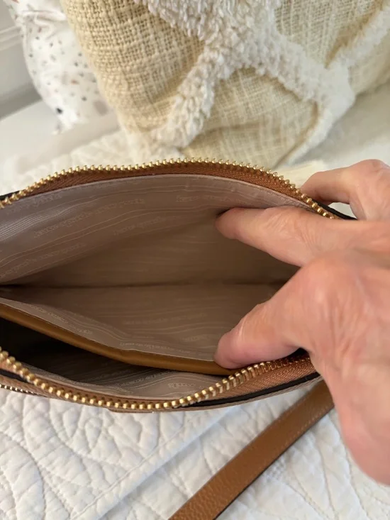 kate spade tan pebbled leather Hudson crossbody - Picture 4 of 11